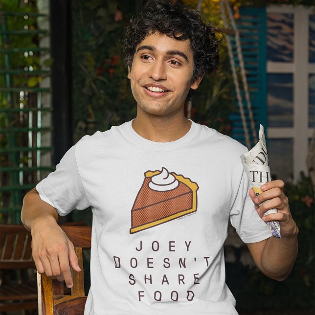 FRIENDS™ | Joey teilt Essen nicht T-Shirt (Person wearing shirt)