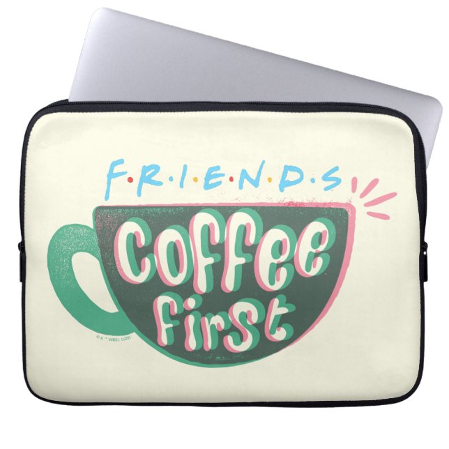 FRIENDS™ | Kaffee zuerst Laptopschutzhülle (Vorderseite)