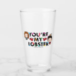 FRIENDS™ | Ross & Rachel Lobster Chibi Glas<br><div class="desc">Mit dem FRIENDS™ "Ross and Rachel Lobster" Chibi Design feiern Sie die Liebe zwischen Ross und Rachel. Dieses spielerische und nostalgische Design zeigt eine chibi-artige Abbildung von Ross und Rachel mit ihrem berühmten "Hummer" Zitat. Dieses Design vereint den Spaß und die Romantik eines der beliebtesten TV-Ehepaare und verleiht jedem Produkt...</div>