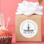 FRIENDS™-Springbrunnen | Happy Birthday Gift Runder Aufkleber<br><div class="desc">Feiern Sie Ihren Geburtstag im FRIENDS™-Stil mit diesem köstlichen "FRIENDS™ Fountain Happy Birthday Gift Classic Round Sticker". Dieser Aufkleber wurde entworfen, um die nostalgische Essenz der geliebten TV-Show zu erfassen und verleiht Ihrem Fest eine skurrile Touch.Dieser klassische Rundaufkleber ist mit einem spielerischen Design inspiriert, das durch den berühmten Brunnen aus...</div>