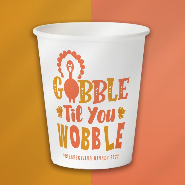 Friendsgiving Dinner Gobble Til You Wobble Pappbecher (Von Creator hochgeladen)