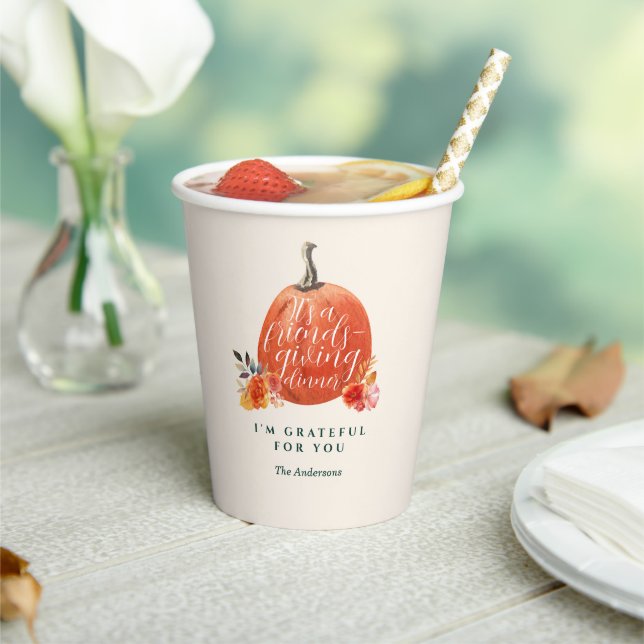 Friendsgiving Dinner Orange Autumn Pumpkin Floral  Pappbecher (In Situ)