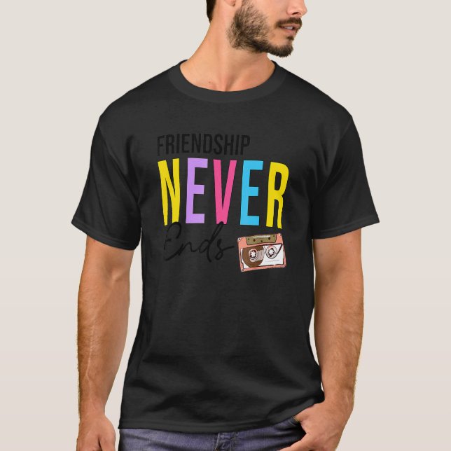 Friendship Never Ends Cassette 90u2019s Bacheloret T-Shirt (Vorderseite)
