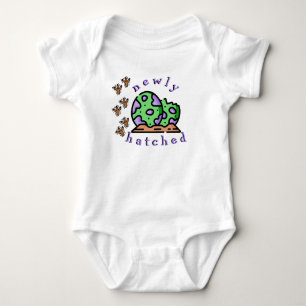 "frisch geschlüpfte" Lila und grüne Dino-Eier Baby Strampler