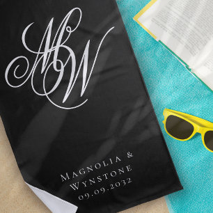 Frisch Vermählte im Chic Monogramm-Stil Strandtuch