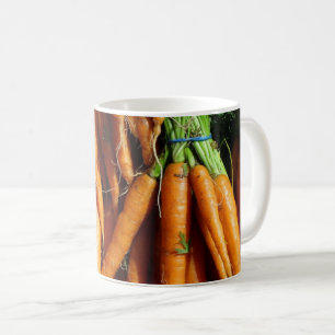 Frische Ernte Orange Karotten Farm-To-Table Gemüse Kaffeetasse