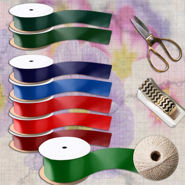 Frische grüne Kiefernbäume, solialistisch Satinband (Von Creator hochgeladen)