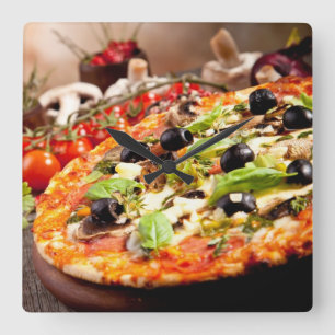 Frische italienische Pizza Quadratische Wanduhr