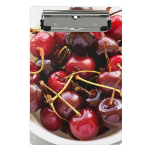 Frische rote Kirschen in einer Schüssel Fotografie Mini Klemmbrett