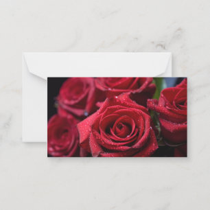 Frische Rote Rosen Bouquet mit Taubentropfen Mitteilungskarte