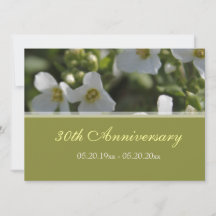 frische weiße Gartenblumen Hochzeitsjubiläum Einla