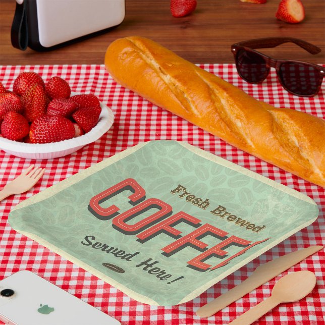 Frischer, gebrühter Kaffee wird hier serviert Pappteller (Von Creator hochgeladen)