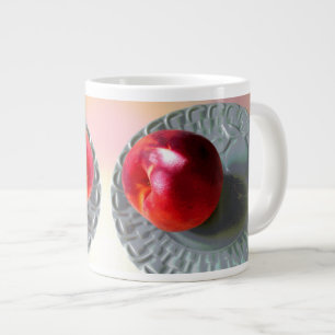 Frischer Pfirsich bei Sonnenlicht Jumbo-Tasse