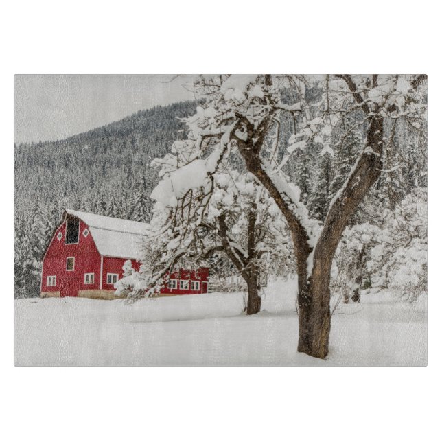 Frischer Schnee auf roter Scheune Schneidebrett (Vorderseite)