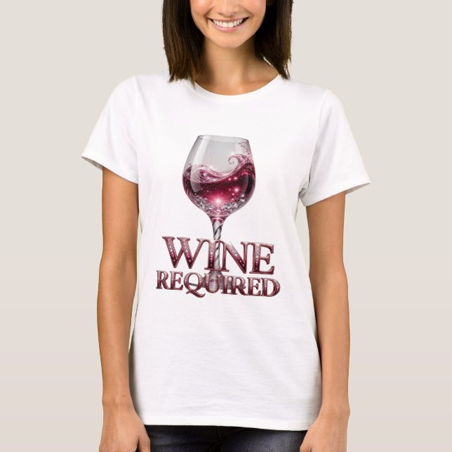 Frischer silberner WEIN ERFORDERLICH Grafikdesign T-Shirt (Vorderseite)