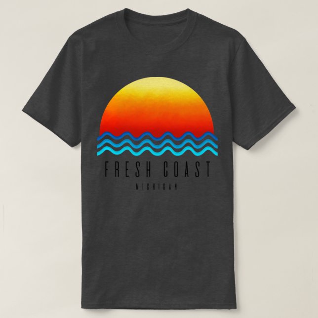 Frischer Sonnenuntergang an der Küste T-Shirt (Design vorne)