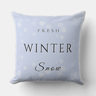 Frischer Winterschnee mit Schnee Kissen