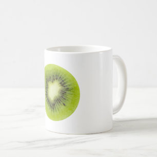 Frisches Kiwi. Runde Scheibe abgeschieden Kaffeetasse