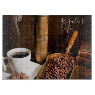 Frischgebackene Kaffeemaschine Schneidebrett