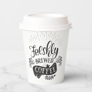Frischgebackenes Kaffeepapier Pappbecher