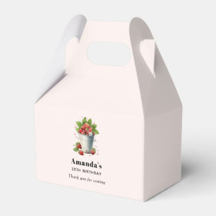 Frischgepflückte Erdbeeren in einem Eimer Geburtst Geschenkschachtel