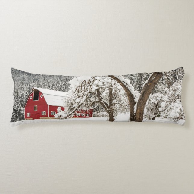 Frischschnee auf roter Scheune Seitenschläferkissen (Vorderseite)