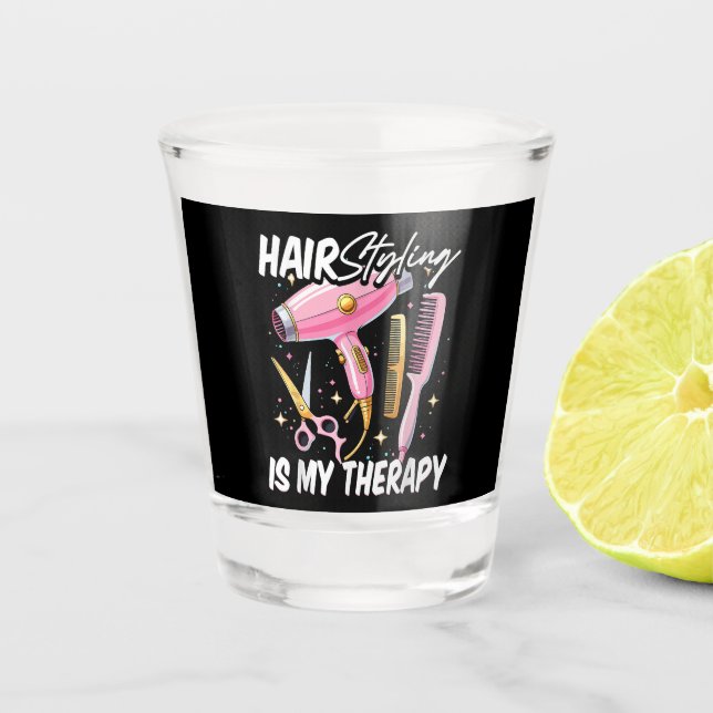 Friseur ist meine Therapie Schnapsglas (Vorderseite)