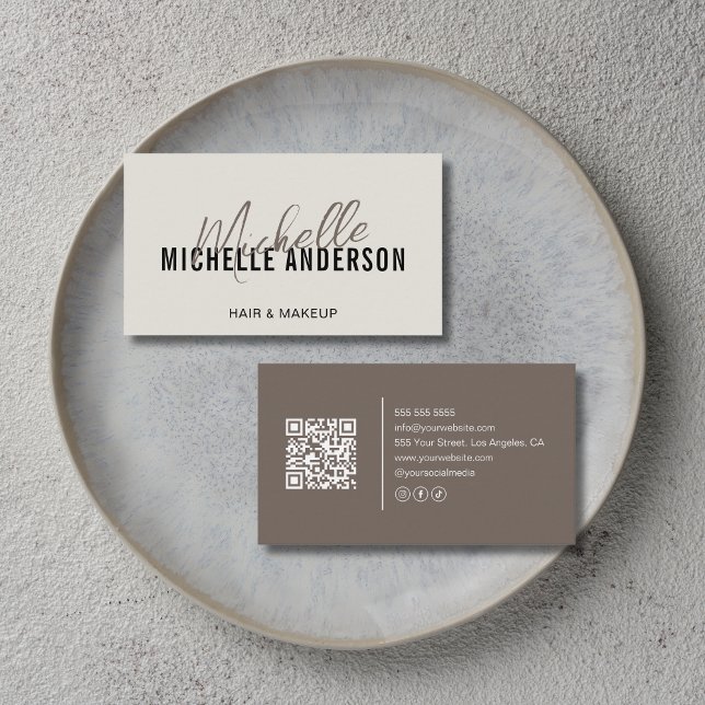 Friseur Modern Neutral und Taupe QR Code Visitenkarte (Hair Stylist Modern Neutral and Taupe QR Code Business Card)
