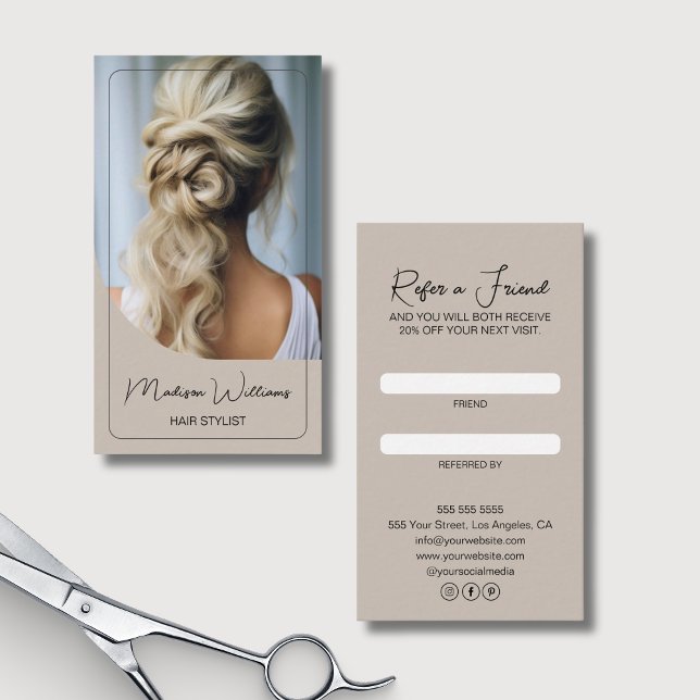 Friseur Stylist Modernes Foto Beige Empfehlungskarte (Hair Stylist Modern Custom Photo Beige Referral Card)