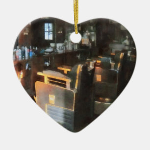 Friseursalon mit Sun-Streaming durch Fenster Keramikornament