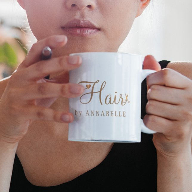 Friseursalonname personalisiertes Goldtypografie-L Kaffeetasse (Von Creator hochgeladen)