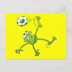 Frog, der einen Fahrradkick mit einem Fußballball  Postkarte
