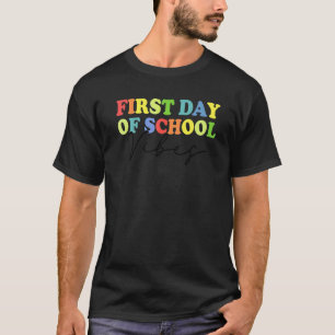 Frohe Erster Schultag Lehrer Vibes Schüler T-Shirt