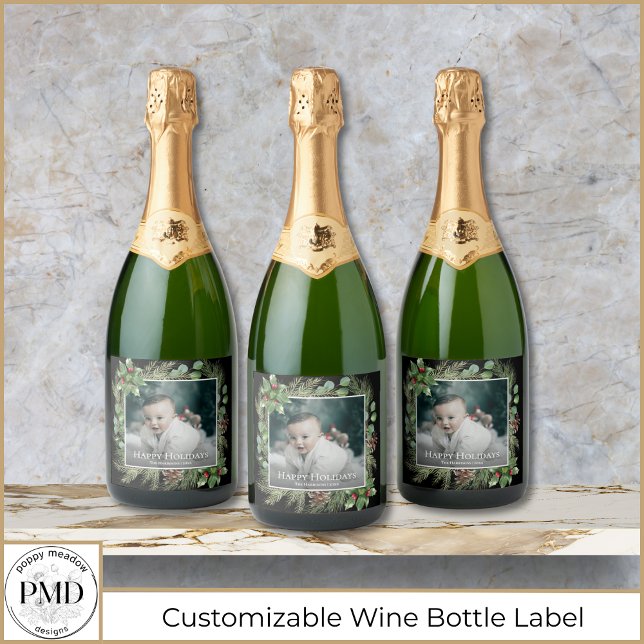 Frohe Feiertage Foto-Kranz Grünzeug  (Happy Holidays Photo Wreath Greenery Botanical Sparkling Wine Label with Name, Date, Baby Photo.)