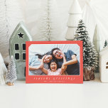 FROHE FESTTAGE schlichte kursiv gerahmt rot Feiertagskarte<br><div class="desc">von kat massard >>> www.simplysweetPAPERIE.com << Ein super einfaches Foto-Urlaubskarte-Design, um die Saison mit Familie und Freunden zu feiern. Maximaler Platz, um Ihre schöne Familie zu zeigen! TIPS 1. Um das Foto zu verändern, drücken Sie den Knopf "Anpassen". 2. Sie können auch die Schriftart ändern, verschieben und mehr Text hinzufügen!...</div>