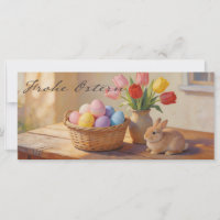 Frohe Ostern mit bunten Eiern und Tulpen