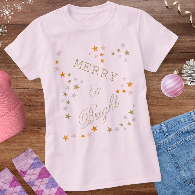 Frohe und helle Imitate Gold Silver Stars Weihnach T-Shirt (A t-shirt for the festive season, with faux gold and silver stars, and 'Merry & Bright' words)
