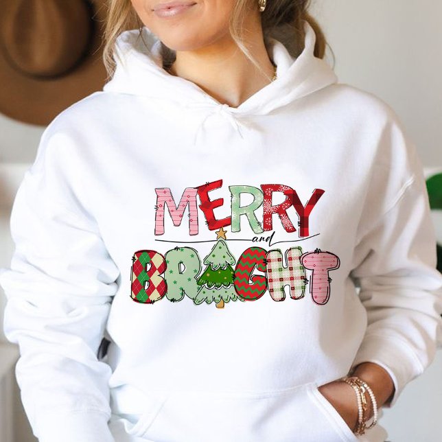 Frohe und helle rote Weihnachten Hoodie (https://www.zazzle.com/merry_and_bright_family_holiday_merry_christmas_sweatshirt-256140573472012431)