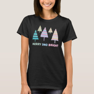 Frohe und helle Weihnachtsbaume T-Shirt