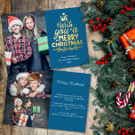 Frohe Weihnachten 3 Fotos blauer Familie Folien Feiertagskarte<br><div class="desc">Moderne Urlaubskarte,  die mit einem Ihrer liebsten Weihnachtsportraits auf der Vorderseite personalisiert werden kann,  neben einer hübschen Goldfolie,  die auf einem schlichten blauen Hintergrund "Wir wünschen Ihnen frohe Weihnachten" steht. Auf der Rückseite der Karte können Sie zwei weitere Fotos und Ihre persönliche Grußbotschaft hochladen.</div>