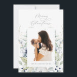 Frohe Weihnachten arktischer Winter Botanisches Fo<br><div class="desc">Arktische Winter botanische,  Multi-Foto Ferienkarte. Frohe Weihnachten in elegantem grauem Drehbuch. Kartenausstattung,  elegante Aquarellrahmen aus Winterbeeren,  Baumwolle,  Blätter und Siegel mit passender grauer Farbunterlage. Single Foto vorne und zwei Fotos hinten.</div>