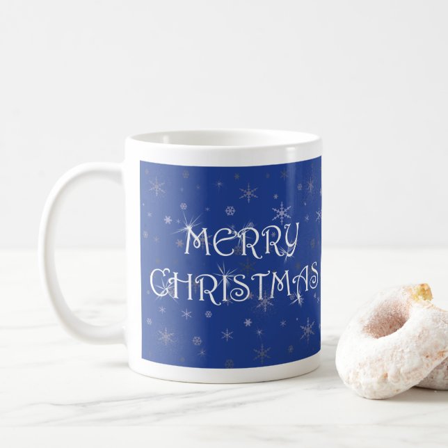 Frohe Weihnachten auf Blau mit Schneeflocken Kaffeetasse (Mit Donut)
