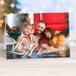Frohe Weihnachten Elegant Calligraphy Script Foto<br><div class="desc">Die gefaltete Weihnachtsfotokarte bietet ein elegantes,  weißes "Frohe Weihnachten"-Kalligrafiebeschild-Overlay-Design mit individuellem Text,  der mit Ihrem Namen,  dem Jahr und einem beliebten Foto im Landschaftsstil personalisiert werden kann. Die KartenInnenseite enthält zusätzlichen Text,  der mit einer benutzerdefinierten Nachricht personalisiert werden kann. Foto Credit: Sunbeam Fotografy www.facebook.com/SunbeamPhotography</div>