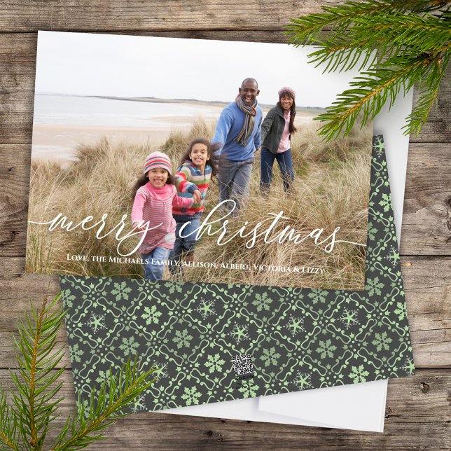 Frohe Weihnachten Elegante Grüne Schneeflocke 1 Fo (Merry Christmas Calligraphy Script holiday photo card with elegant snowflake pattern)