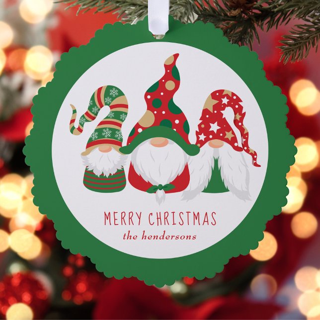 Frohe Weihnachten Gnomes Green Ornament Karte (Share the love and warmth of the holiday season with a paper ornament card)