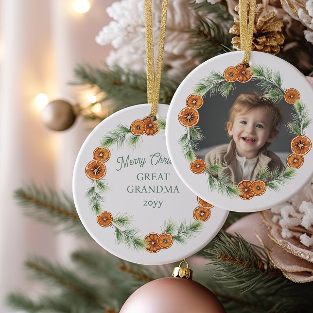 Frohe Weihnachten Große Oma Citrus Wreath Foto Keramik Ornament (Christmas Photo Ornament with citrus pine wreath frame)
