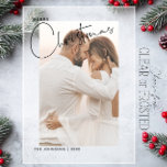 Frohe Weihnachten Handlettered 2 Foto First Xmas Acryleinladungen<br><div class="desc">Mit dieser atemberaubenden Acryleinladung, die herzliche Romantik mit der zeitlosen Freude der Saison verbindet, können Sie Ihre erste Weihnachtszeit als verheiratetes Paar feiern. Das zarte Bild von Ihnen und Ihrem Partner, so tief in der Liebe verbunden, dient als wunderschöner Hintergrund für das elegante, handgeschriebene "Frohe Weihnachten"-Drehbuch. Diese Karte spricht von...</div>