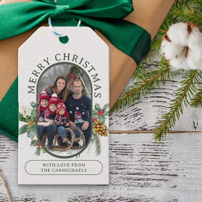 Frohe Weihnachten Holly und Pine Family Foto Geschenkanhänger (Family Photo Christmas Gift tags from Rounded Lozenge Photo Collage collection)