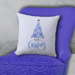 Frohe Weihnachten Moderne Blue Tree Urlaub Kissen<br><div class="desc">Der Weihnachtsbaum mit blauen Kugeln und schwarzen Sternen und der Gruß MERRY CHRISTMAS sind auf diesem Kissen mit einem blassblauen Hintergrund (kann in jeder Farbe geändert werden) zu sehen. PASSENDE Artikel in unserer Sammlung.</div>