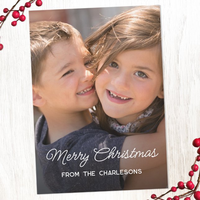Frohe Weihnachten moderne Foto-Überlagerung (Modern photo Merry Christmas script text overlay personalized family name holiday card)